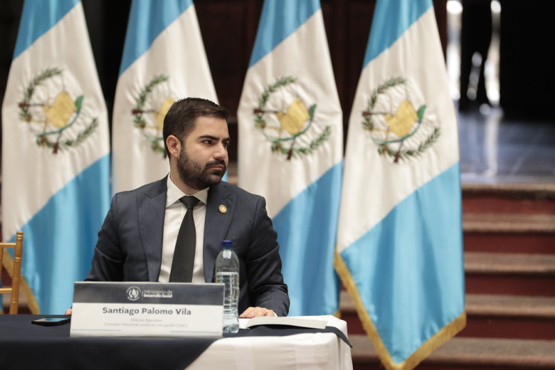 Contratos adicionales bajo escrutinio