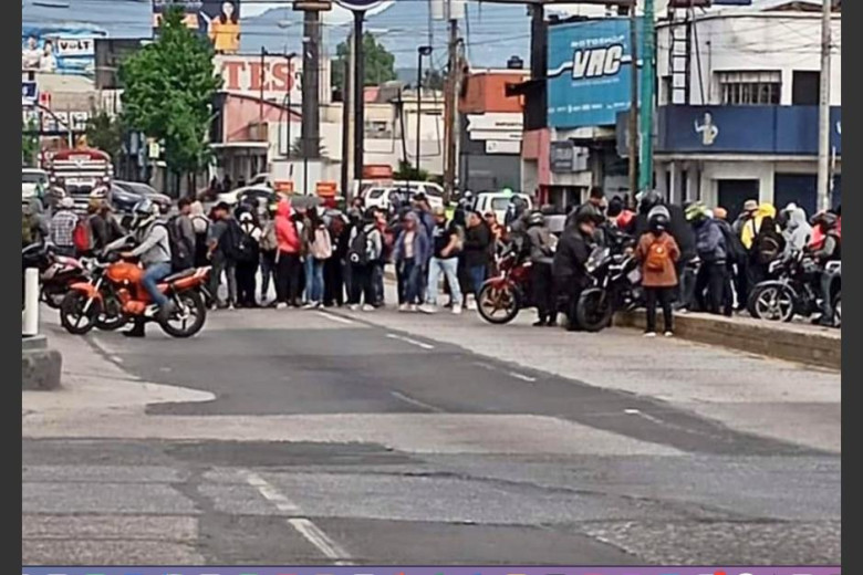 "Manifestación bloquea la circulación vehicular en calzada José Milla y 15 avenida zona 6"