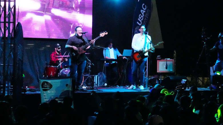 El evento conto con Grupos Musicales: