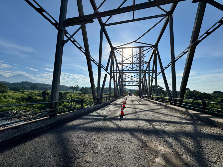 Cierre del puente Nahualate impacta al comercio. ( imagen TN23).