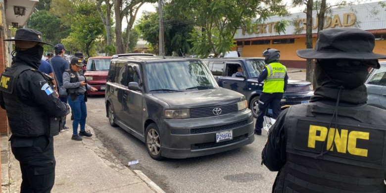 Operativos contra taxis piratas