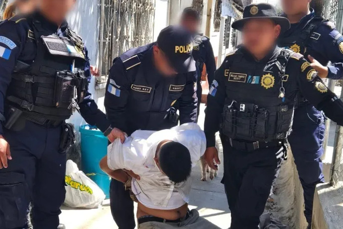Los aprehendidos fueron remitidos a los juzgados correspondientes.