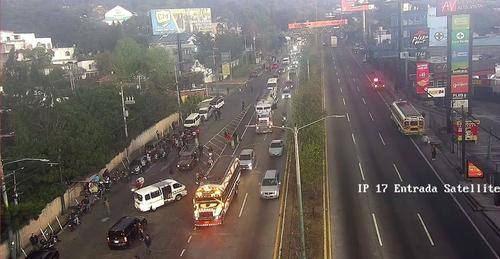 Conductores varados y caos vial