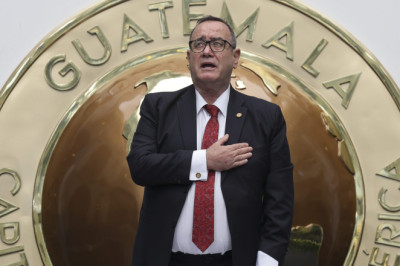 Exdiputados siguen los pasos de Giammattei