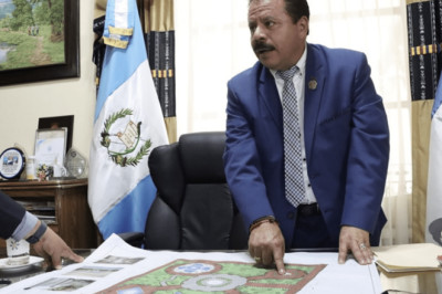 Vecinos Demandan Proceso Legal contra Alcalde de Xela