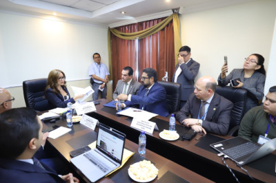 Discrepancias sobre abastecimiento de medicamentos en el IGSS generan debate