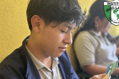 Construyendo mentes y futuros brillantes...