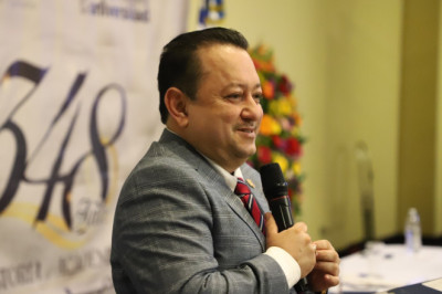 32 docentes interinos fueron reconocidos por su labor