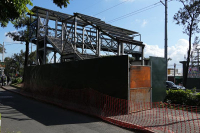 Avanza la instalación de la nueva pasarela en el Periférico, zona 7