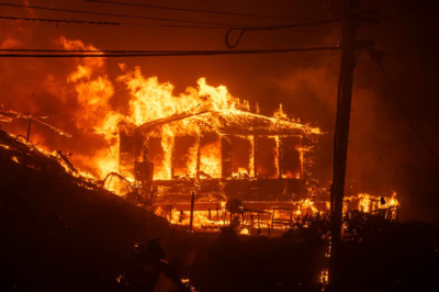 Incendio descontrolado en Los Ángeles: deja muertos, heridos y miles de evacuados
