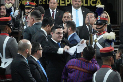 Altercado en el Congreso termina en denuncia contra el presidente Arévalo y diputados oficialistas