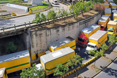 Manifestación de recolectores de basura paraliza el tráfico en la zona 13