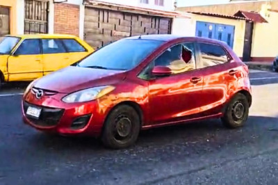 Mujer es atacada a balazos en la calzada Atanasio Tzul