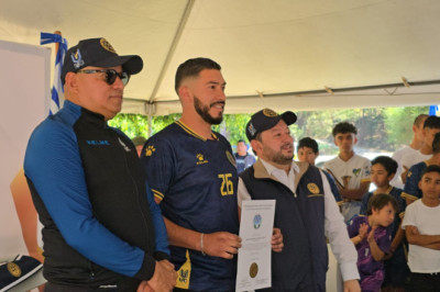 Universidad de San Carlos celebra 103 años de su club de fútbol con inauguración de marcador digital y Paseo de los Campeones