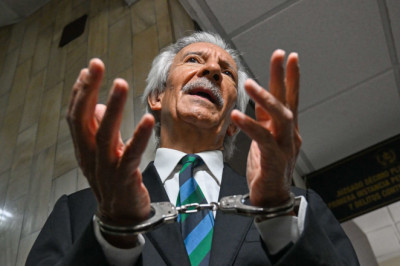 Periodista José Rubén Zamora vuelve a prisión tras decisión judicial