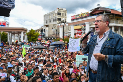 Contradicciones en Palacio: Gobierno de Arévalo gasta más de Q48 millones mensuales en asesores