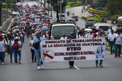 Así inicia la manifestación de maestros del STEG en la capital