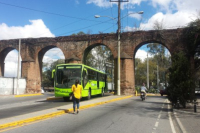 Robo a plena luz del día: Graban asalto a peatón en zona 13 capitalina
