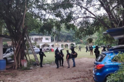 ¡Narcolaboratorio en Zacapa! MP localiza drogas, armas y captura a agente de la PNC