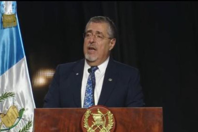 Arévalo llama a continuar la revolución democrática iniciada en 1944