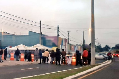 Bloqueos por alza en combustibles afectan zona 12