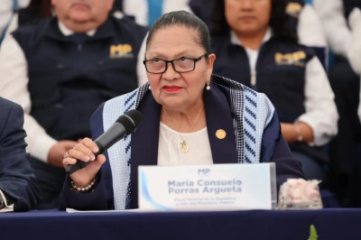MP aclara ausencia de Consuelo Porras: solo pidió un día de licencia