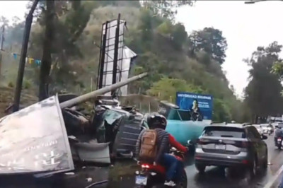 Pipa volcó y provoca fuerte bloqueo en el ingreso a San Cristóbal en la ruta al Pacífico