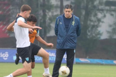 Luis Fernando Tena define nómina de Guatemala para enfrentar a República Checa y Ecuador