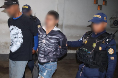 Capturan a dos presuntos robamotos durante operativo policial en Escuintla