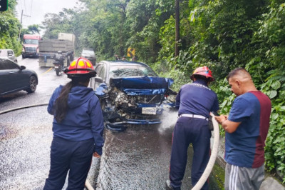 Hallan vehículo accidentado en la RN-14