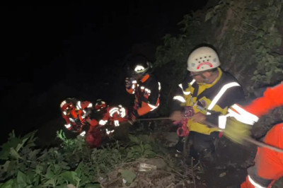Rescatan a menores extraviados durante operativo en cerro cercano al Lago de Amatitlán
