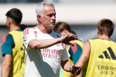 Mourinho dirige su primer entrenamiento con el Real Madrid en Valdebebas