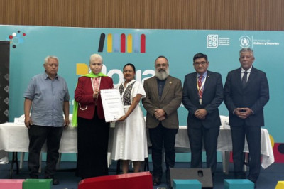 Poeta chiapaneca Tania Ramos Pérez recibe el XX Premio Mesoamericano de Poesía
