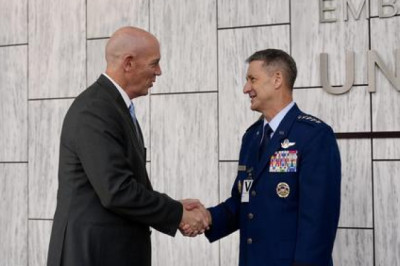 EE.UU. y Guatemala refuerzan cooperación en seguridad con visita del general Nordhaus