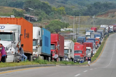 Transportistas de Quetzaltenango anuncian paro indefinido por alza de combustibles y presuntas extorsiones