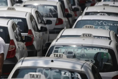 Taxistas anuncian manifestación por combustibles este 3 de agosto