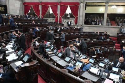 Congreso deja fuera el tema de combustibles de su agenda para esta semana