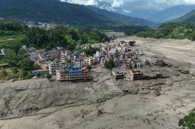 Riada en Nepal deja al menos 95 muertos y cientos de desaparecidos cerca de la frontera con el Tíbet
