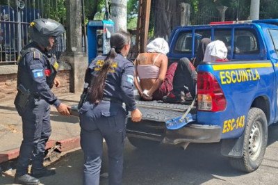 PNC captura en Escuintla a tres presuntos integrantes del Barrio 18 y decomisa armas y droga