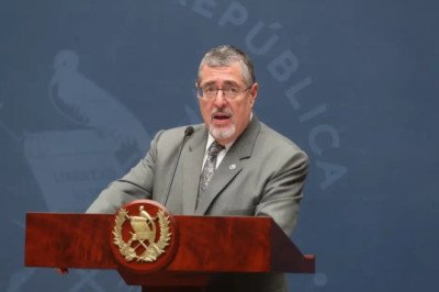 Arévalo niega acuerdo político para sancionar reforma del IUSI a cambio del Presupuesto 2027