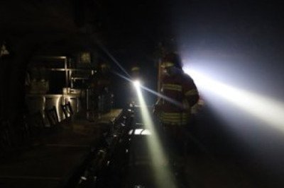 Incendio en centro comercial de la calzada Roosevelt es controlado sin personas heridas