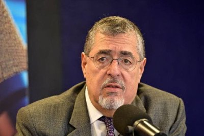 Bernardo Arévalo reitera propuesta para mantener en Q39 el galón de diésel y espera decisión del Congreso