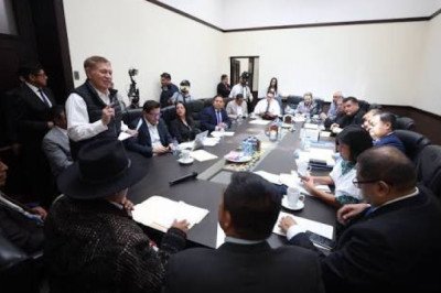 Bernardo Arévalo se reúne con los 48 Cantones de Totonicapán y autoridades indígenas de Sololá por crisis de combustibles