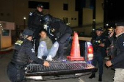 Capturan a mujer señalada de hurtar teléfonos durante concierto en Quetzaltenango; PNC reporta 18 antecedentes