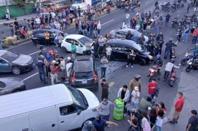 Motorista muere tras chocar contra tráiler en la ruta Interamericana y el tránsito se complica hacia la capital