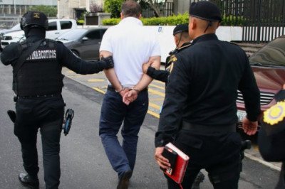 Capturan en el Aeropuerto La Aurora a guatemalteco requerido por Estados Unidos por secuestro y delitos sexuales