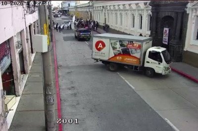 Manifestación provoca cierre vial en la 9a avenida cerca del Congreso de la República
